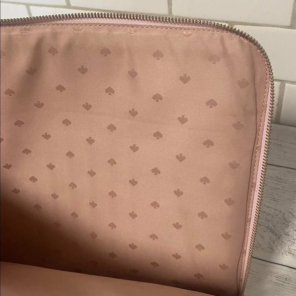 *kate spade L-Zip Universal 15